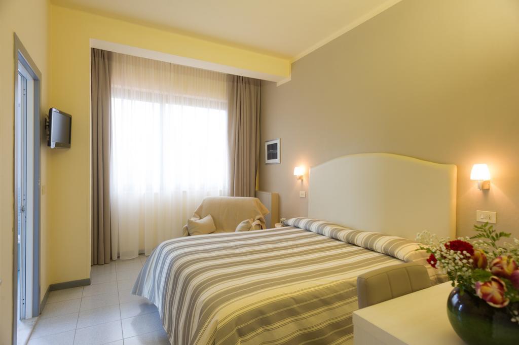 מרינה די פיאטרסנטה Hotel Gemma Del Mare מראה חיצוני תמונה