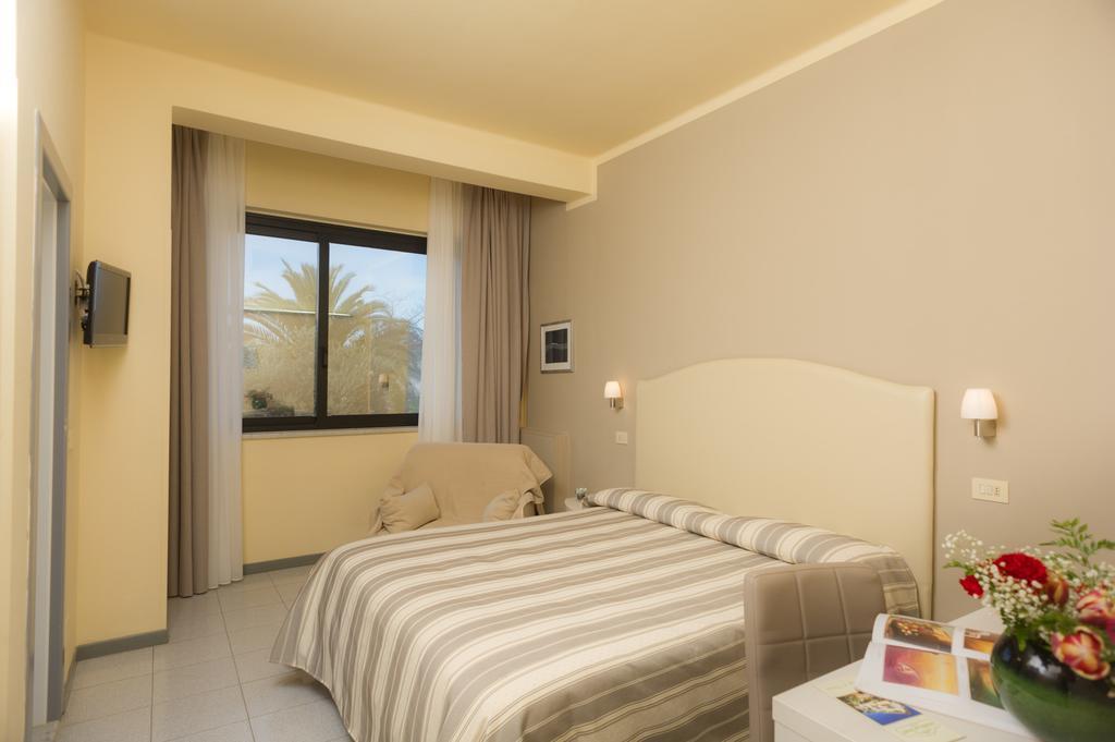 מרינה די פיאטרסנטה Hotel Gemma Del Mare מראה חיצוני תמונה